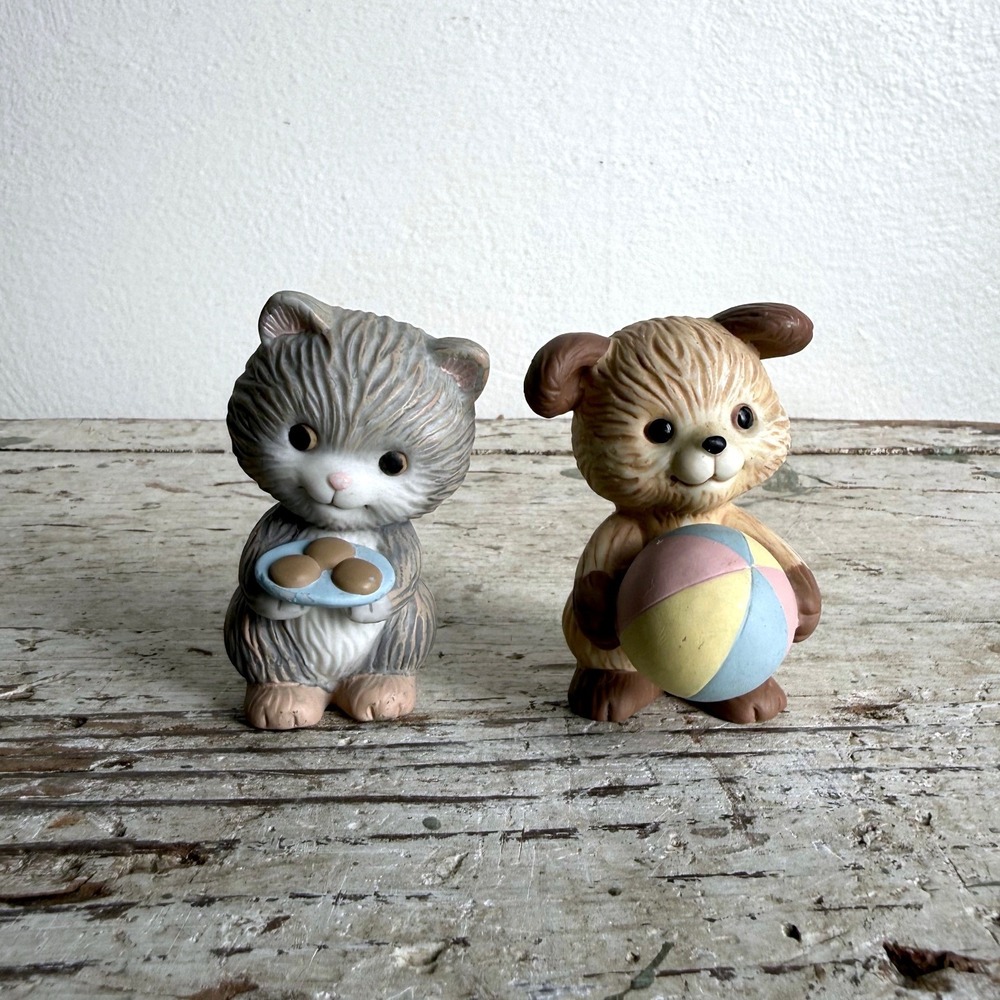 Vintage‎ 1992 Avon Cat and Dog Porcelain Figurines Set Collectibles